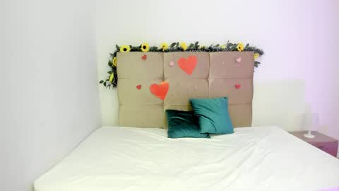 Snapshot of michael_and_sharon chatting on 03/05/25, 02:03 Micky and Sharon online show from 03/05/25, 02:03