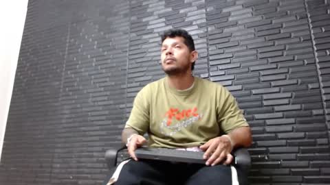 Michael Daviss online show from 02/06/25, 02:26