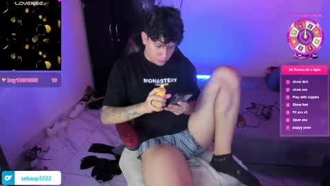 michael independent model  online show from 02/11/25, 02:25