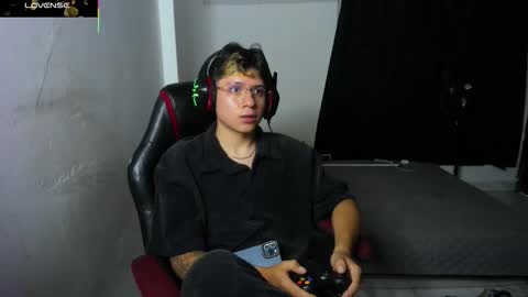 michael independent model  online show from 11/06/25, 01:28