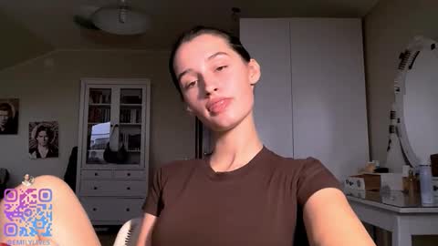 Snapshot of michael_pors chatting on 10/19/25, 02:07 Emily online show from 10/19/25, 02:07