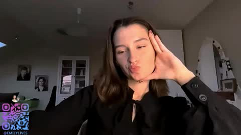 Snapshot of michael_pors chatting on 10/26/25, 02:12 Emily online show from 10/26/25, 02:12