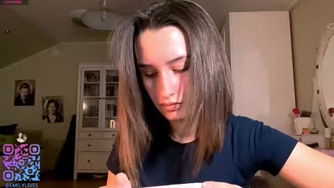 Snapshot of michael_pors chatting on 12/21/25, 02:35 Emily online show from 12/21/25, 02:35