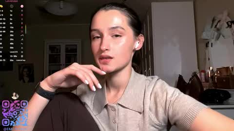 Snapshot of michael_pors chatting on 02/13/26, 03:30 Emily online show from 02/13/26, 03:30