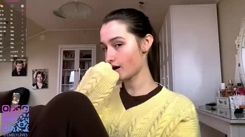 Snapshot of michael_pors chatting on 03/21/26, 02:20 Emily online show from 03/21/26, 02:20