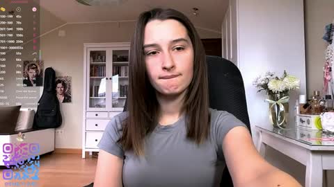 Snapshot of michael_pors chatting on 04/12/26, 02:11 Emily online show from 04/12/26, 02:11