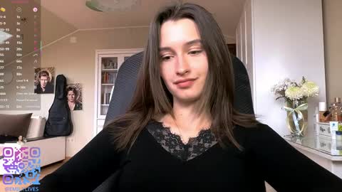 Snapshot of michael_pors chatting on 04/13/26, 02:22 Emily online show from 04/13/26, 02:22