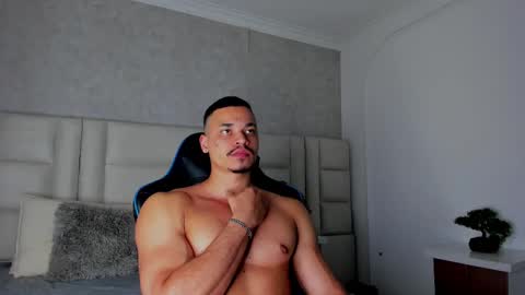 Snapshot of michael_reinolds chatting on 09/23/25, 06:38 Michael online show from 09/23/25, 06:38