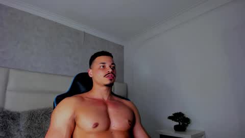 Snapshot of michael_reinolds chatting on 11/08/25, 02:23 Michael online show from 11/08/25, 02:23