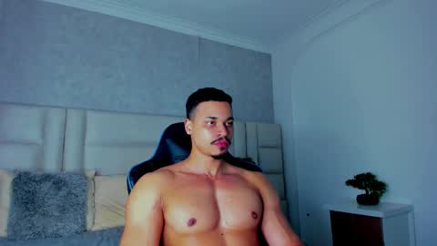 Snapshot of michael_reinolds chatting on 11/27/25, 08:16 Michael online show from 11/27/25, 08:16