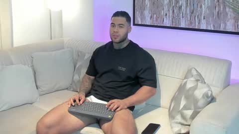 Michael Salens independent model online show from 02/12/25, 10:56