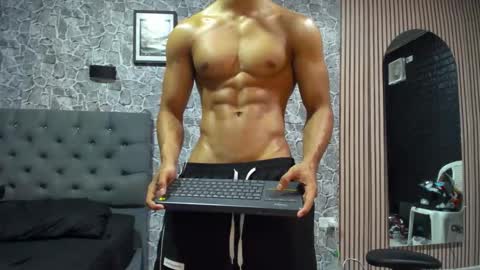michael_torres15 online show from 09/21/25, 10:22