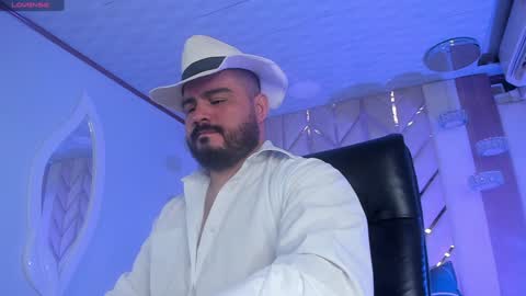 Snapshot of michaelbear_ chatting on 12/23/24, 12:30 Michael online show from 12/23/24, 12:30