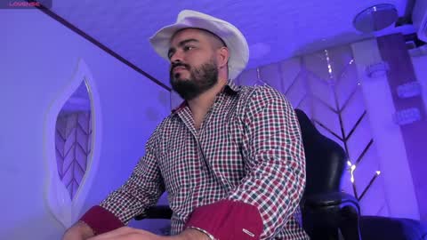 Snapshot of michaelbear_ chatting on 12/24/24, 12:33 Michael online show from 12/24/24, 12:33