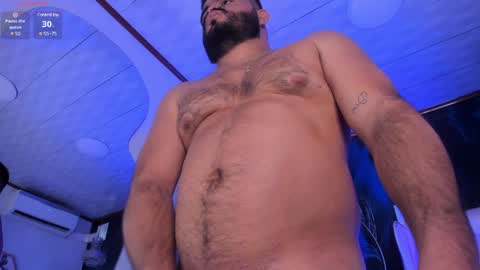 Snapshot of michaelbear_ chatting on 01/03/25, 03:33 Michael online show from 01/03/25, 03:33