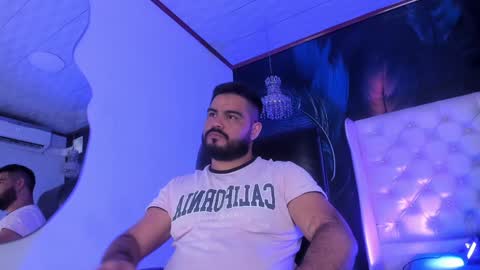 Snapshot of michaelbear_ chatting on 01/06/25, 01:19 Michael online show from 01/06/25, 01:19