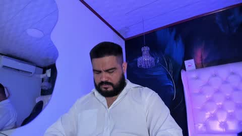 Snapshot of michaelbear_ chatting on 02/01/25, 12:37 Michael online show from 02/01/25, 12:37