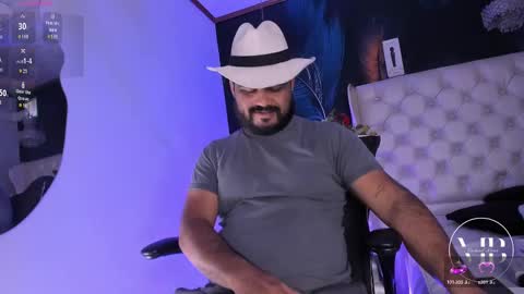 Snapshot of michaelbear_ chatting on 09/17/25, 01:57 Michael online show from 09/17/25, 01:57