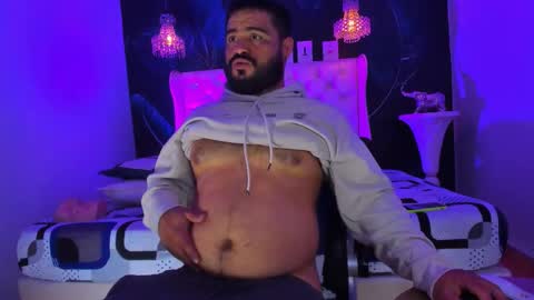 Snapshot of michaelbear_ chatting on 10/04/25, 02:15 Michael online show from 10/04/25, 02:15