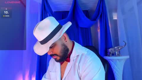 Snapshot of michaelbear_ chatting on 10/11/25, 02:04 Michael online show from 10/11/25, 02:04