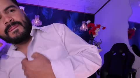 Snapshot of michaelbear_ chatting on 10/22/25, 01:44 Michael online show from 10/22/25, 01:44