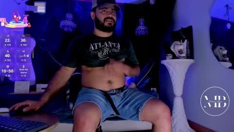 Snapshot of michaelbear_ chatting on 10/29/25, 03:25 Michael online show from 10/29/25, 03:25