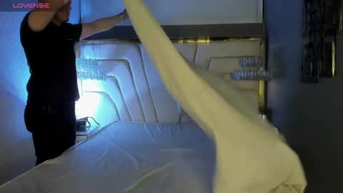 MichaelConnor  online show from 02/22/25, 12:29