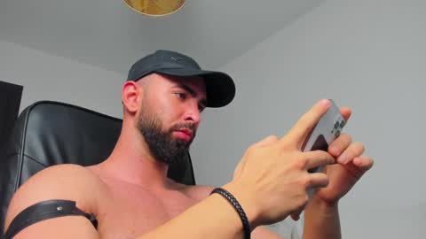 Snapshot of michaelevansx chatting on 12/17/24, 12:45 MichaelEvansx online show from 12/17/24, 12:45