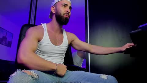 Snapshot of michaelevansx chatting on 02/26/25, 06:58 MichaelEvansx online show from 02/26/25, 06:58