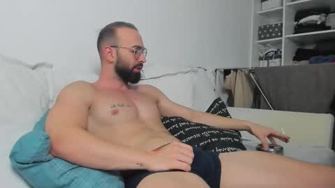 Snapshot of michaelevansx chatting on 10/09/25, 10:46 MichaelEvansx online show from 10/09/25, 10:46