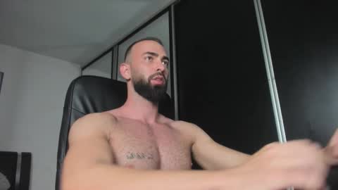 Snapshot of michaelevansx chatting on 10/20/25, 07:47 MichaelEvansx online show from 10/20/25, 07:47