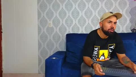 Snapshot of michaell_twink chatting on 02/18/25, 01:21 Michaell online show from 02/18/25, 01:21