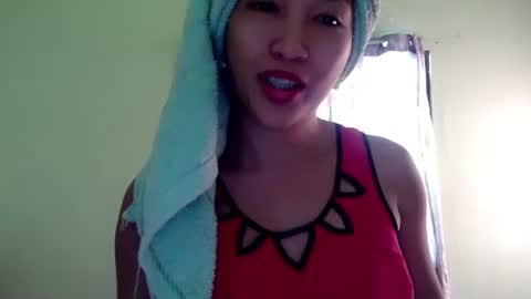 Snapshot of michaeltagocon chatting on 01/01/25, 01:04 My name is Kel 18. 53 short and petite... online show from 01/01/25, 01:04