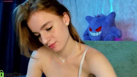 Snapshot of miche1e_ross chatting on 12/19/25, 01:45 Stacey online show from 12/19/25, 01:45