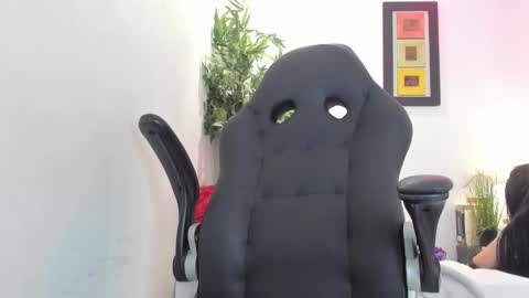 Snapshot of michel_lopez18 chatting on 12/04/25, 10:57 michel_lopez18 online show from 12/04/25, 10:57