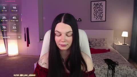 Kate online show from 11/08/25, 01:06