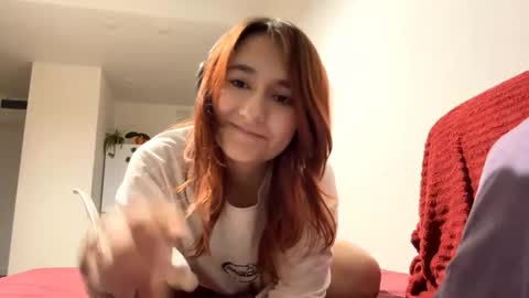 Snapshot of michelinacaneza chatting on 12/19/25, 04:41 Mary online show from 12/19/25, 04:41