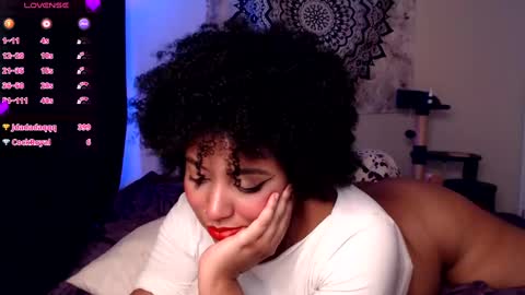 Snapshot of michell_bling chatting on 02/11/25, 07:54 Michi online show from 02/11/25, 07:54