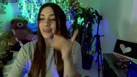 Snapshot of michell_h chatting on 02/27/25, 02:53 Nani online show from 02/27/25, 02:53