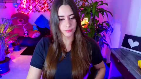 Snapshot of michell_h chatting on 03/05/25, 02:36 Nani online show from 03/05/25, 02:36