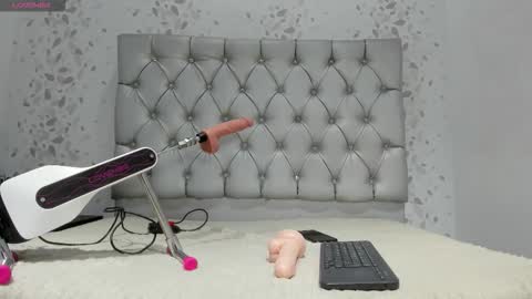 Snapshot of michelle_perla chatting on 10/08/25, 07:11 michelle perla online show from 10/08/25, 07:11