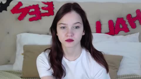 Snapshot of michelle_roux chatting on 11/01/25, 12:40 Michelle online show from 11/01/25, 12:40