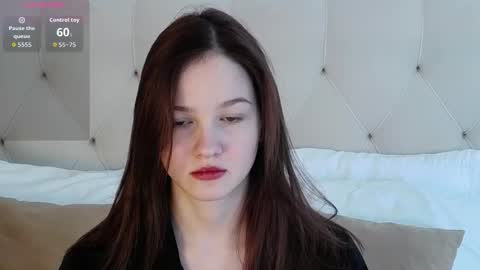 Snapshot of michelle_roux chatting on 12/01/25, 05:01 Michelle online show from 12/01/25, 05:01