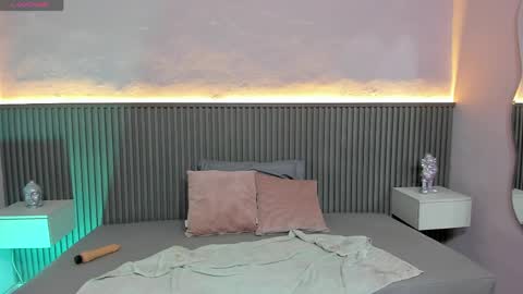 Michelle Saenz online show from 04/05/26, 06:27