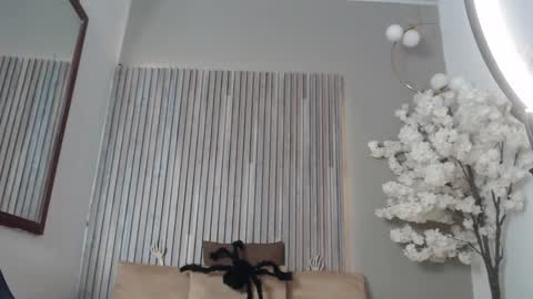 Snapshot of michellee_20 chatting on 10/12/25, 01:10 Michelle online show from 10/12/25, 01:10