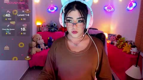 Snapshot of michellevanss22 chatting on 11/22/25, 06:56 online show from 11/22/25, 06:56