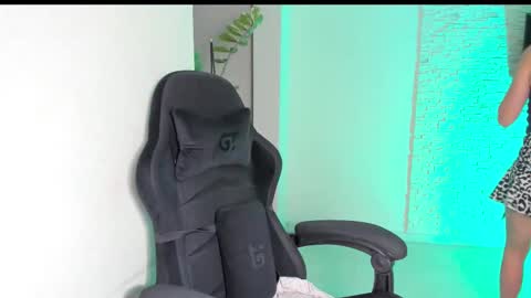 Michellee online show from 09/17/25, 03:57