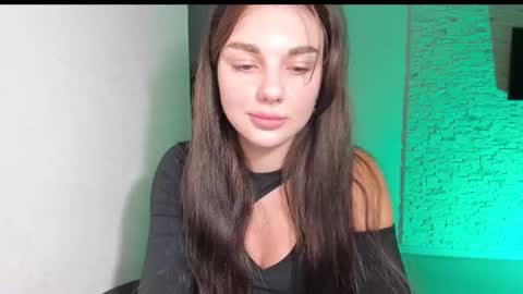 Michellee online show from 10/13/25, 04:18