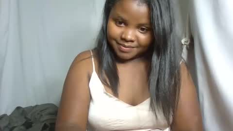 Snapshot of michou61 chatting on 12/17/25, 07:20 michou61 online show from 12/17/25, 07:20