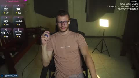 Snapshot of mickey_pict chatting on 12/09/24, 01:24 Mickey online show from 12/09/24, 01:24